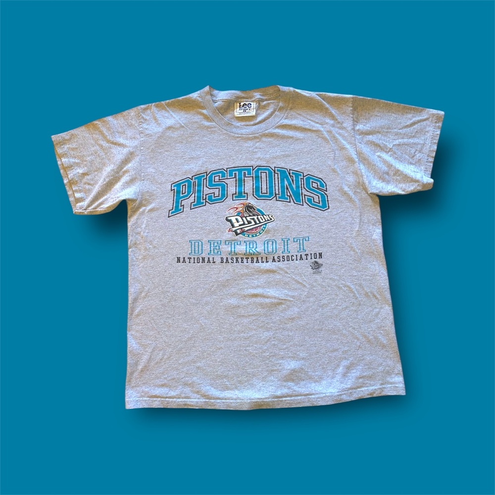 NBA x LEE Sports Vintage Detroit Pistons Gray T-Shirt | Size Large